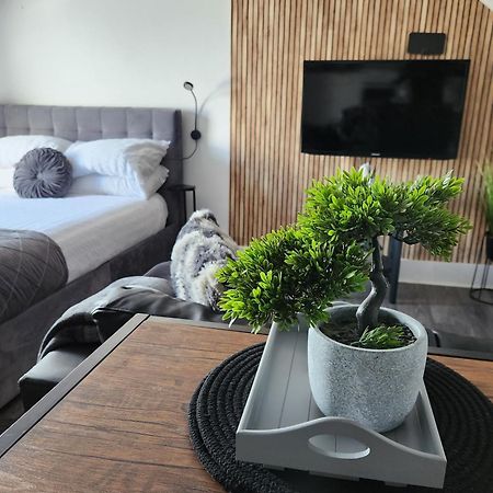 Quantock Loft Studio 3 Apartment Rochester  Ngoại thất bức ảnh