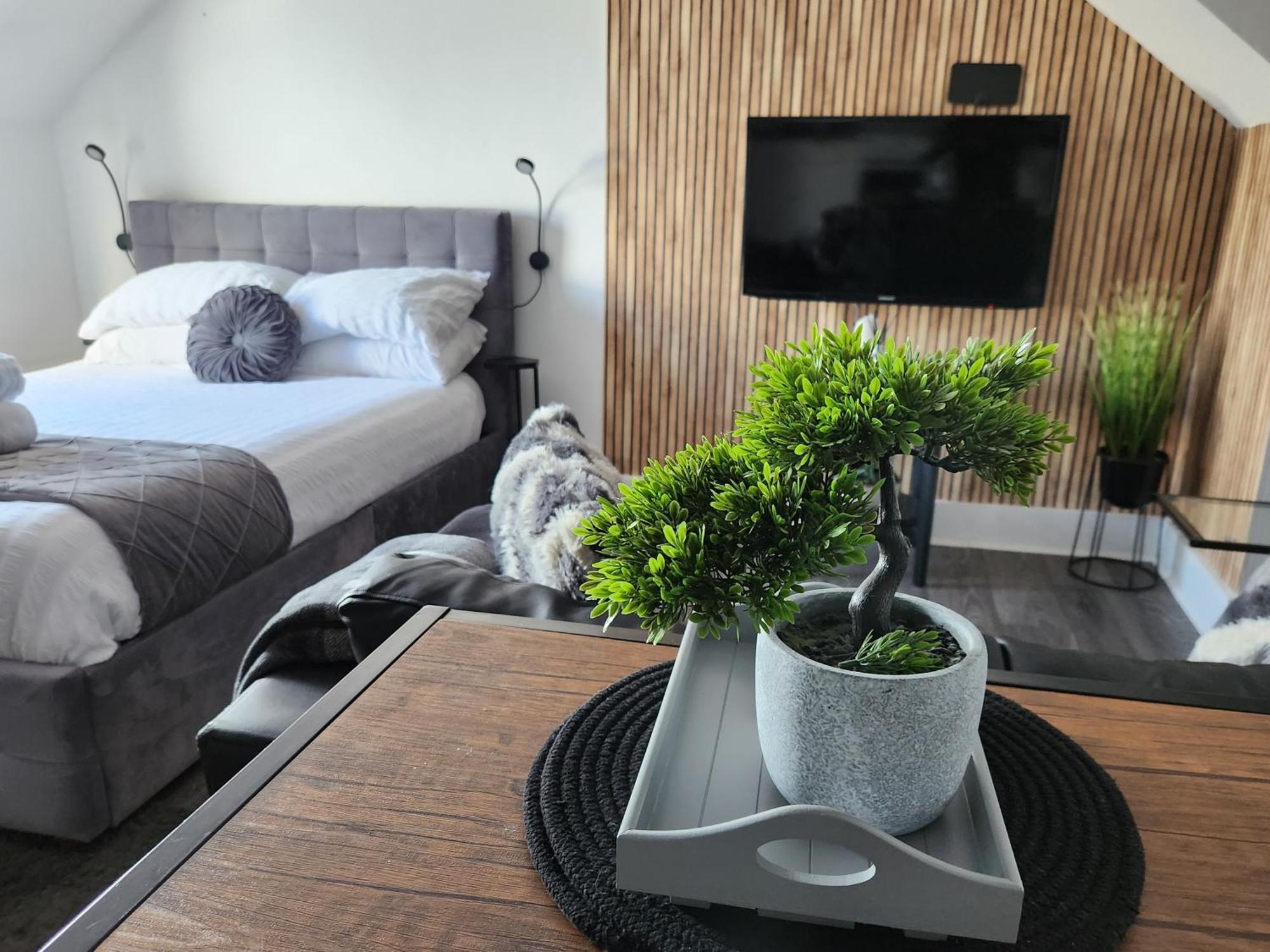 Quantock Loft Studio 3 Apartment Rochester  Ngoại thất bức ảnh